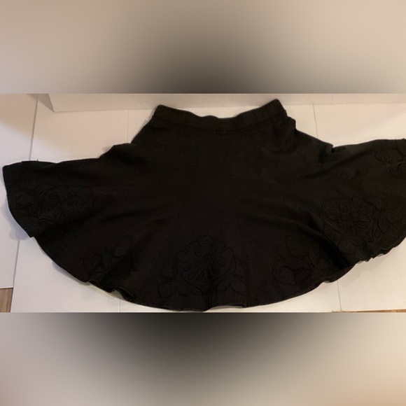 Embroidered heavy cotton black circle skirt by dream design. Lg. - Picture 3 of 8